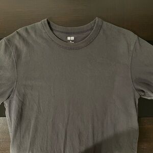 Uniqlo Men's Dark Gray Short Sleeve Tee